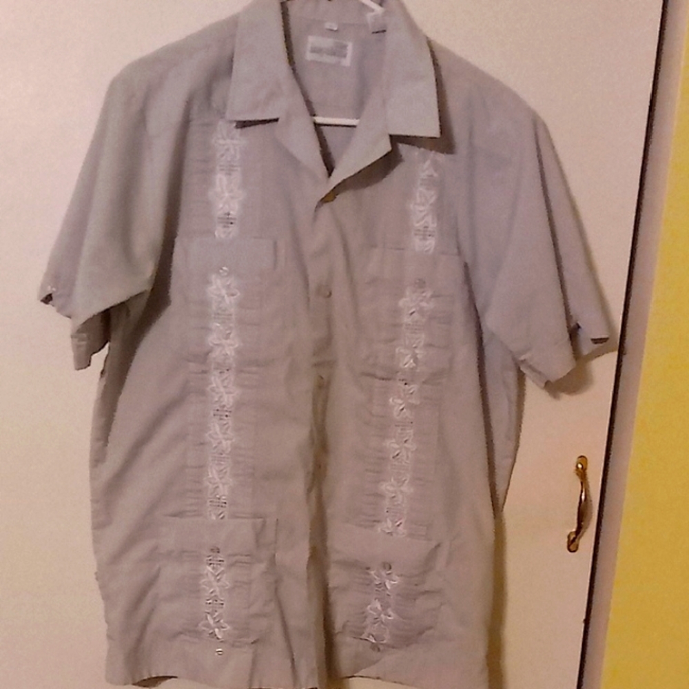 Vintage White Embroided Mens Guayabera Gray Short Sleeve Shirt Size M
